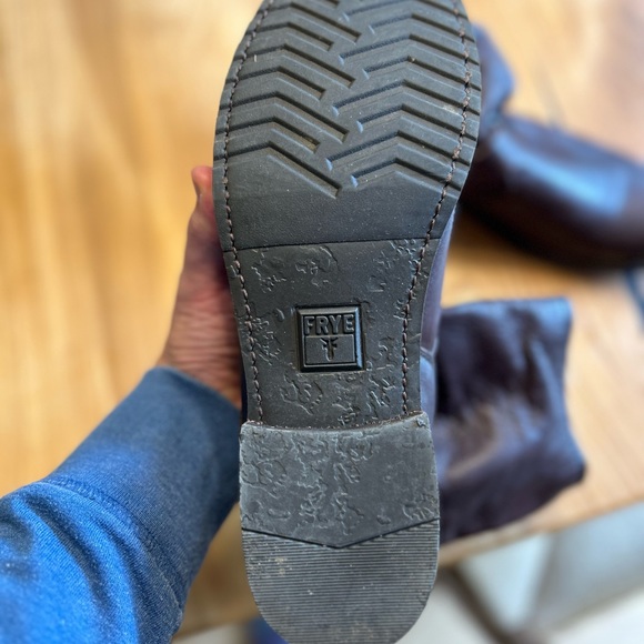 Size 8 women’s Frye boots. Dark brown leather. Rounded toe. - Picture 3 of 3